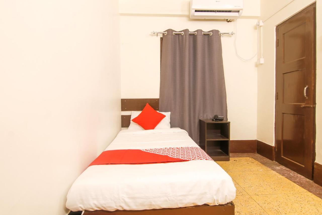 Hotel Oyo Indiraj Guwahati Esterno foto