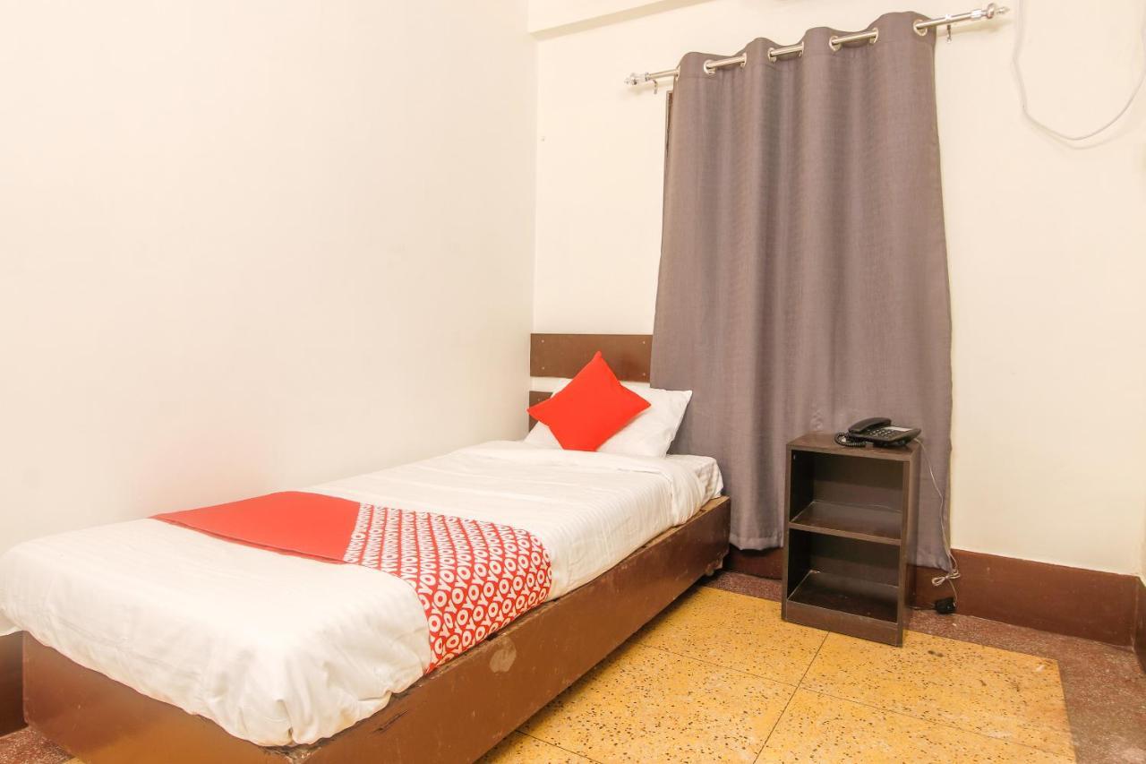 Hotel Oyo Indiraj Guwahati Esterno foto